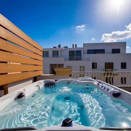St Julians 3bd & Penthouse With Heated Jacuzzi Saint Julian's
