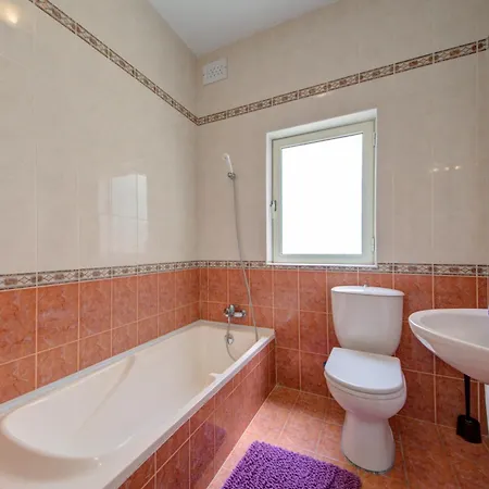 St Julians 3bd & Penthouse With Heated Jacuzzi Saint Julian's